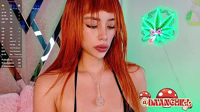 ScarlettRusso1's cam snapshot