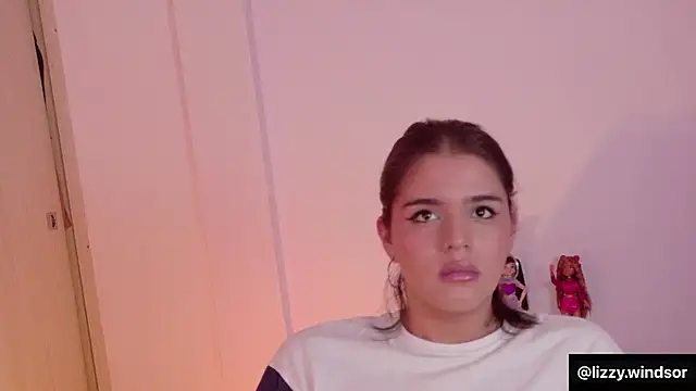 lizzywindsor live sex cam