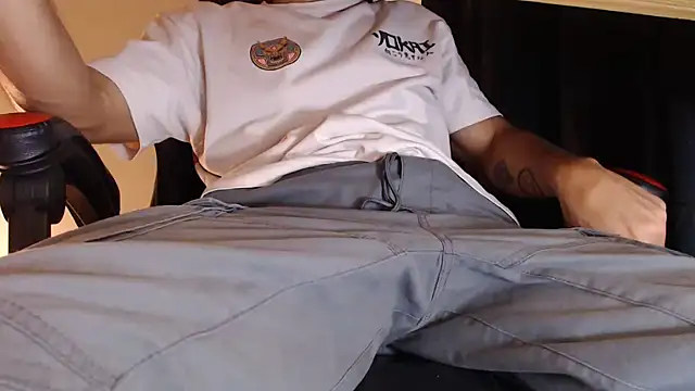 ErosFindomKing live sex cam