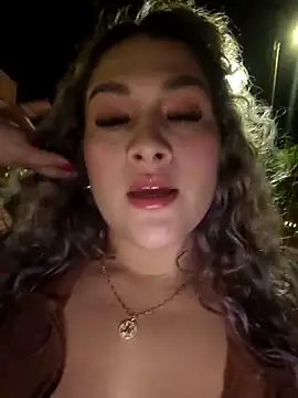 Sara_smiiith211's cam snapshot