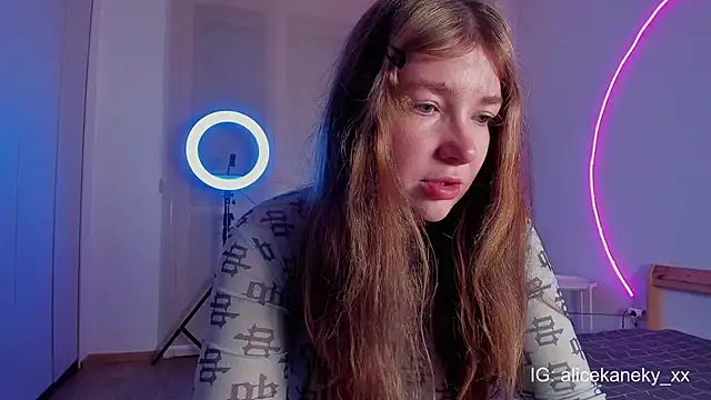 alicekaneky's cam snapshot