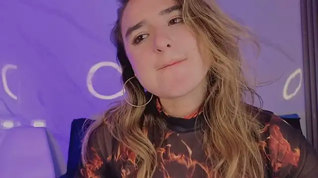 CandyQueenGold's cam snapshot