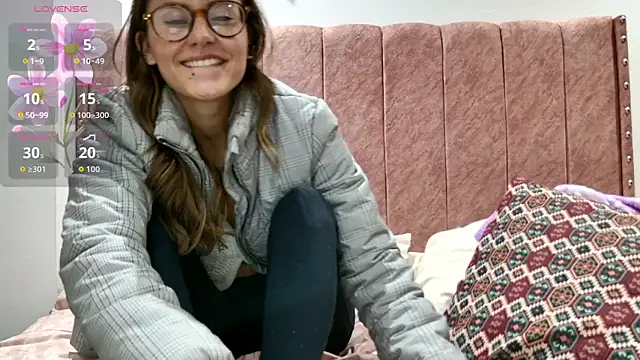 Emmy_petit's cam snapshot