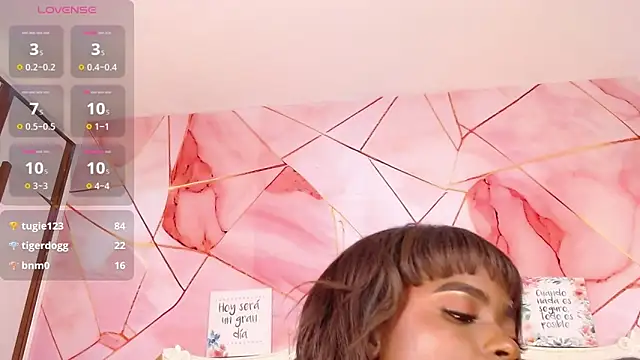 LindaBird's cam snapshot