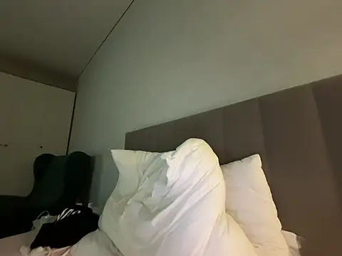 GoldenSexySky's cam snapshot