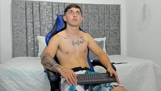 Calvin_Hunter's cam snapshot