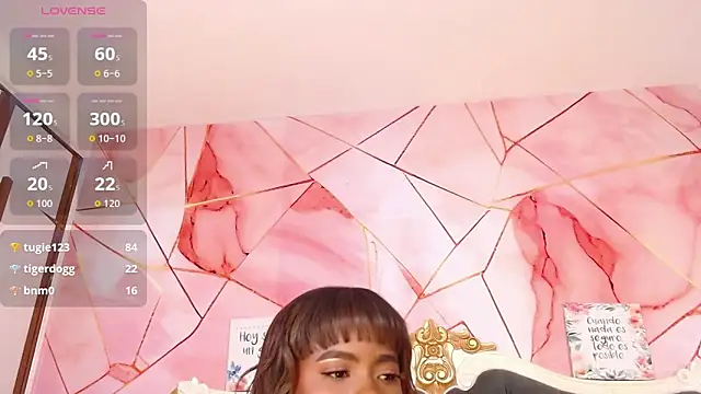 LindaBird's cam snapshot