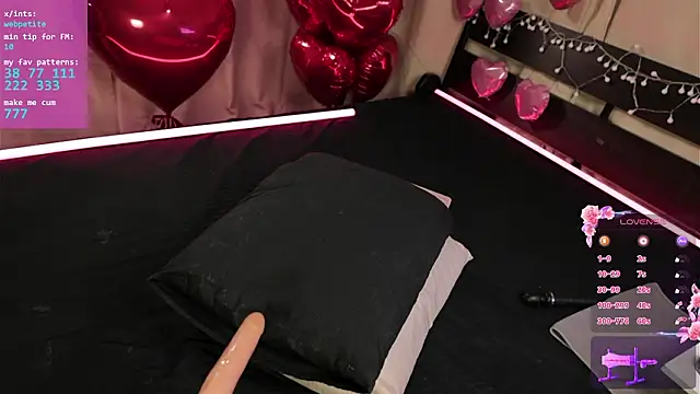 webpetite's cam snapshot