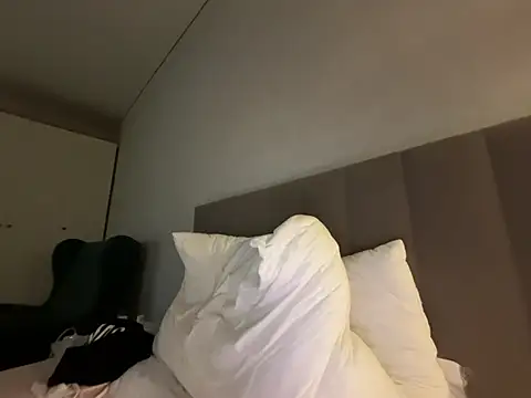 GoldenSexySky's cam snapshot