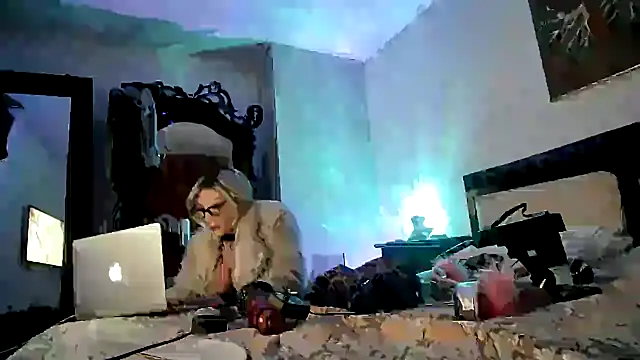 CharlotteVixxens live sex cam