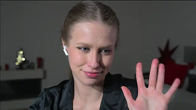 ella_twinkl's cam snapshot