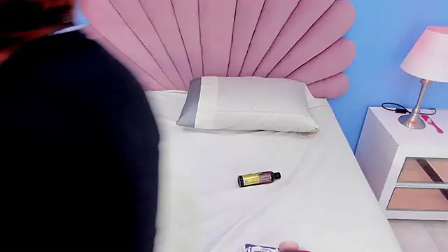 nicolle_boobies's cam snapshot