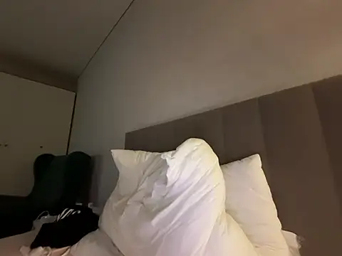 GoldenSexySky's cam snapshot