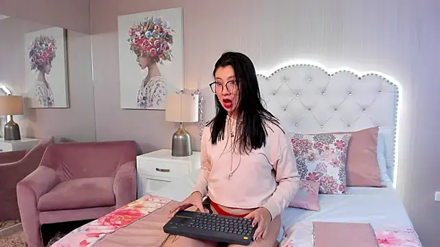 KathieJoy's cam snapshot