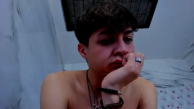 Ari_and_Storm's cam snapshot