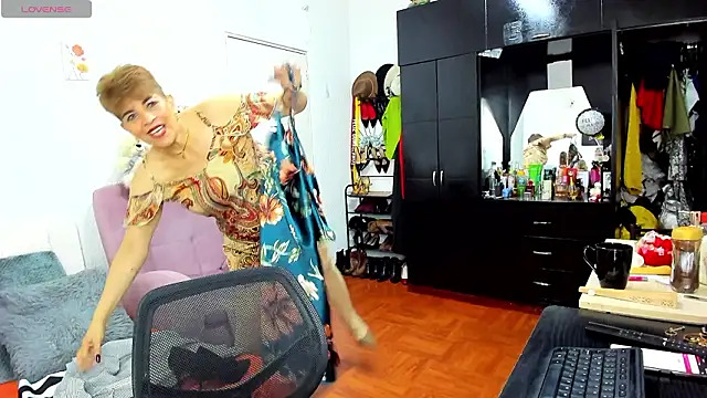 Angelina_Stone_65's cam snapshot