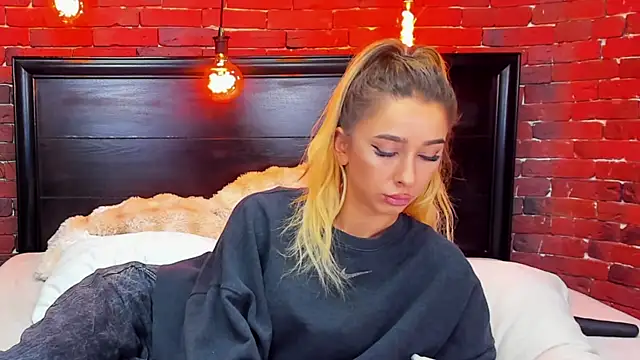 ChristynaRoss live sex cam