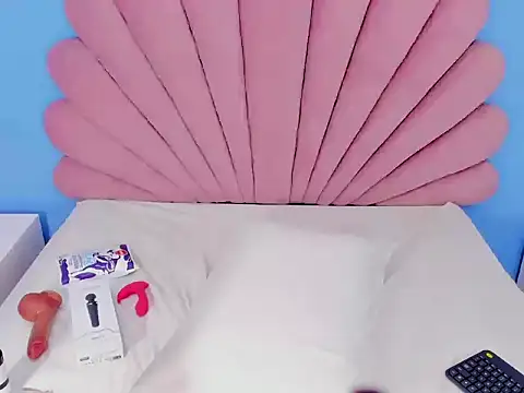 nicolle_boobies's cam snapshot