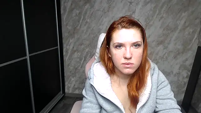 Reginasmilee live sex cam