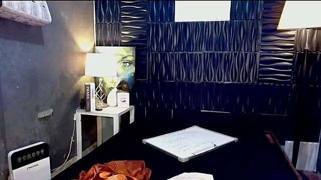 UrtopshemalegoddessAliyah live sex cam