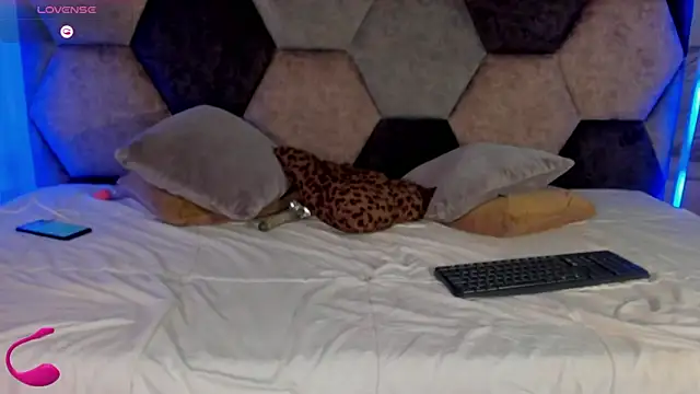 Latrellx7 live sex cam