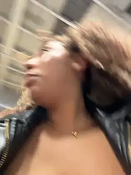 lauraltt live sex cam