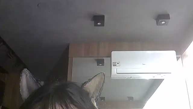 SkinnyKitten live sex cam