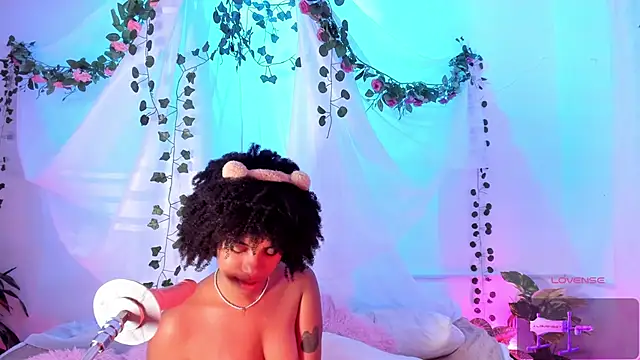 Lolalewis777's cam snapshot