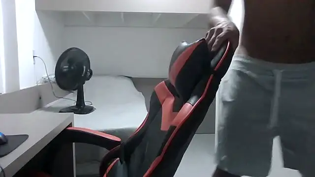 JUNINHOLEKEJR live sex cam