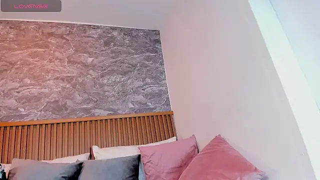 alina_souvage_'s cam snapshot