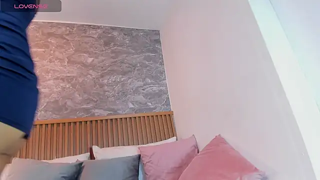 alina_souvage_'s cam snapshot