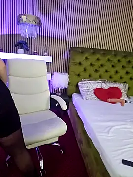 LadyTouch's cam snapshot