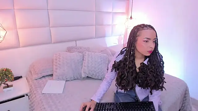 Lucia_jane's cam snapshot