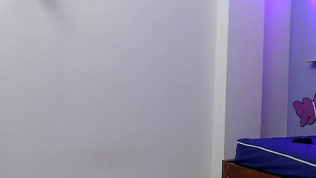 skinnysexzara18's cam snapshot