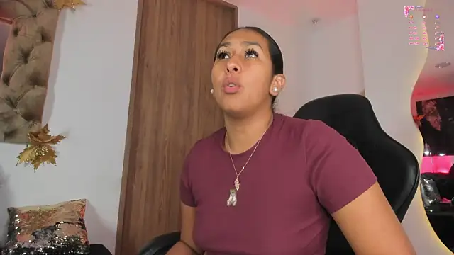 AmelyaMann live sex cam