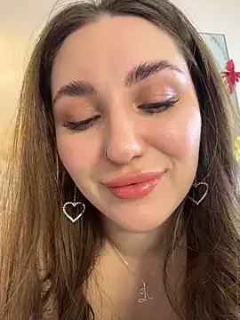 KiraBarlows live sex cam