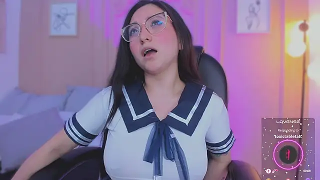 lucy_neil's cam snapshot