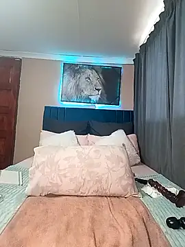 Queen-Chocolate live sex cam