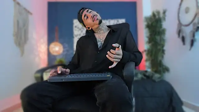 Donovan_Desmond live sex cam