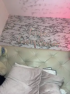 Lili__taylor's cam snapshot