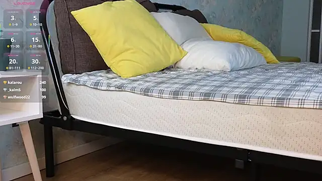 HollieCollelo live sex cam