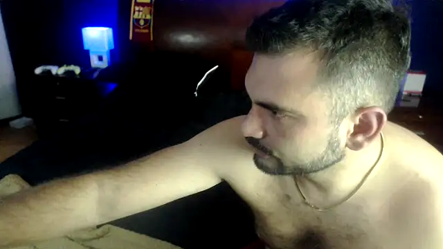 lovershornies's cam snapshot