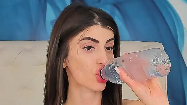 SkinnyDolly live sex cam