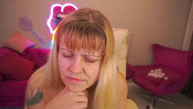 BellaLaPetit's cam snapshot