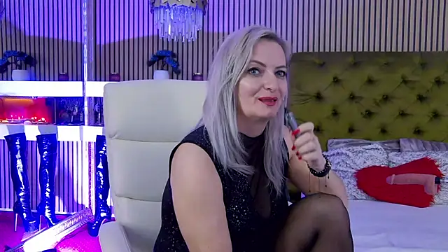 LadyTouch's cam snapshot