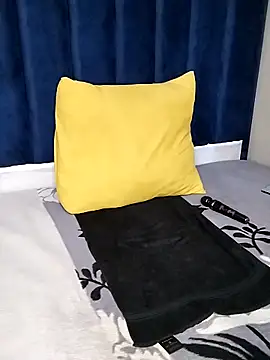 SweetJuicyPussy97 live sex cam