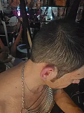 luvs2cumm69 live sex cam