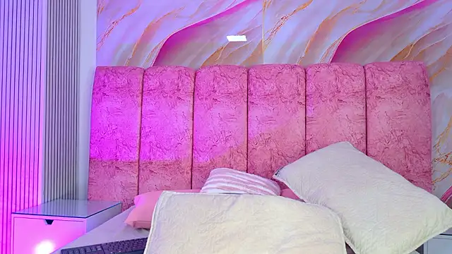 emmacurvy's cam snapshot