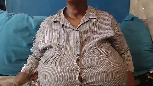 CUTEFIRMMELONSS live sex cam