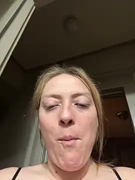 Titsandtats24's cam snapshot